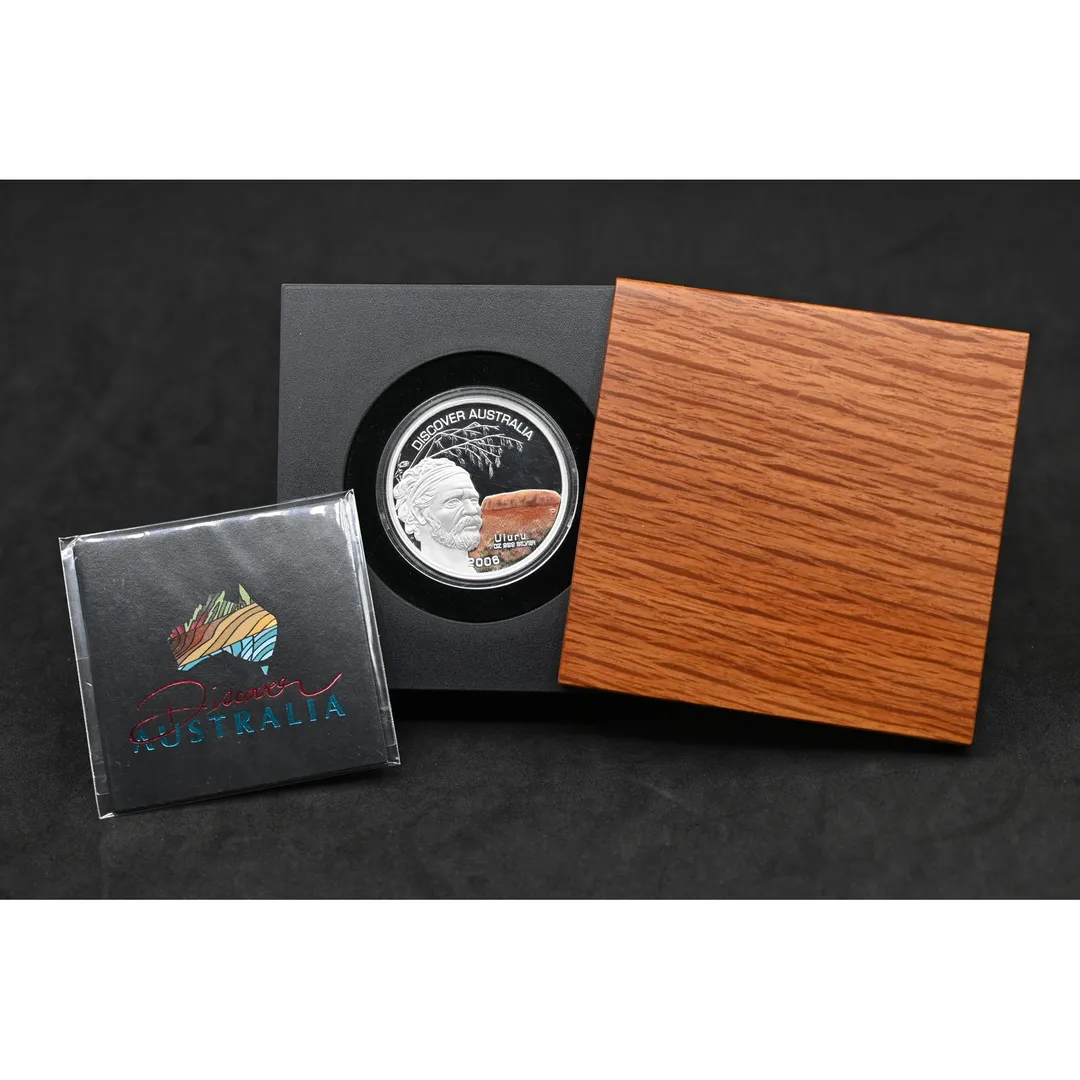 Lot 20 — Discover Australia Series - 2006 Uluru 1oz Pure Silver Coloured Proof