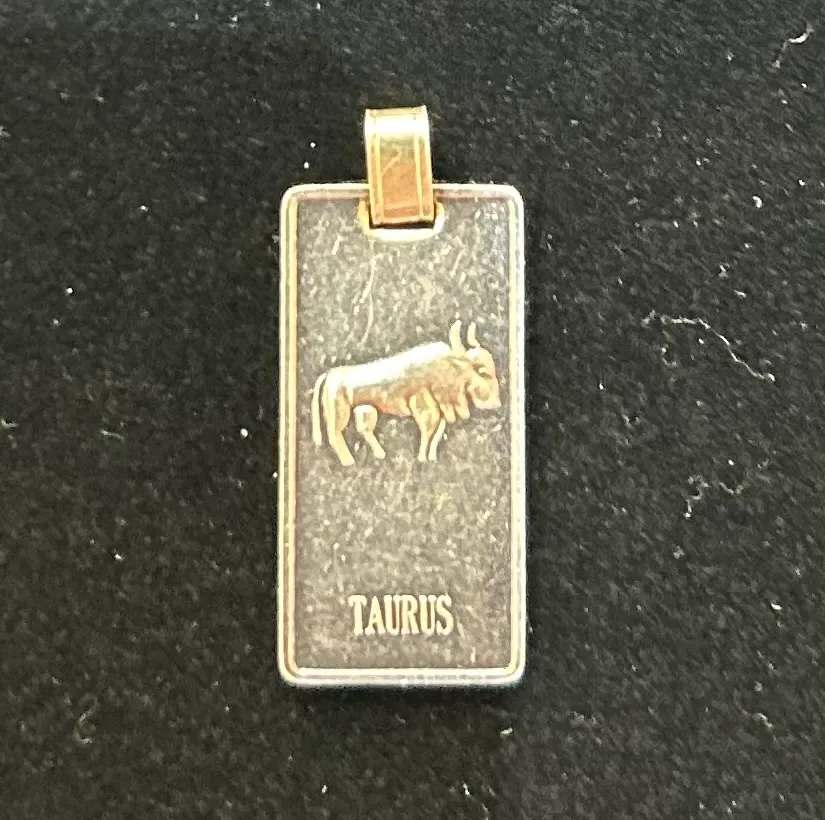 Lot 5 — Mini Silver - Taurus Charm (4g)