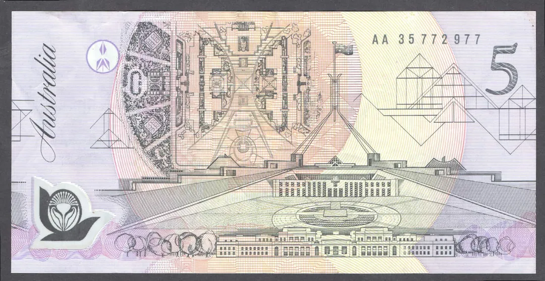 Lot 30 — 1992 $5 Fraser/Cole Medium serial [AA35] VF