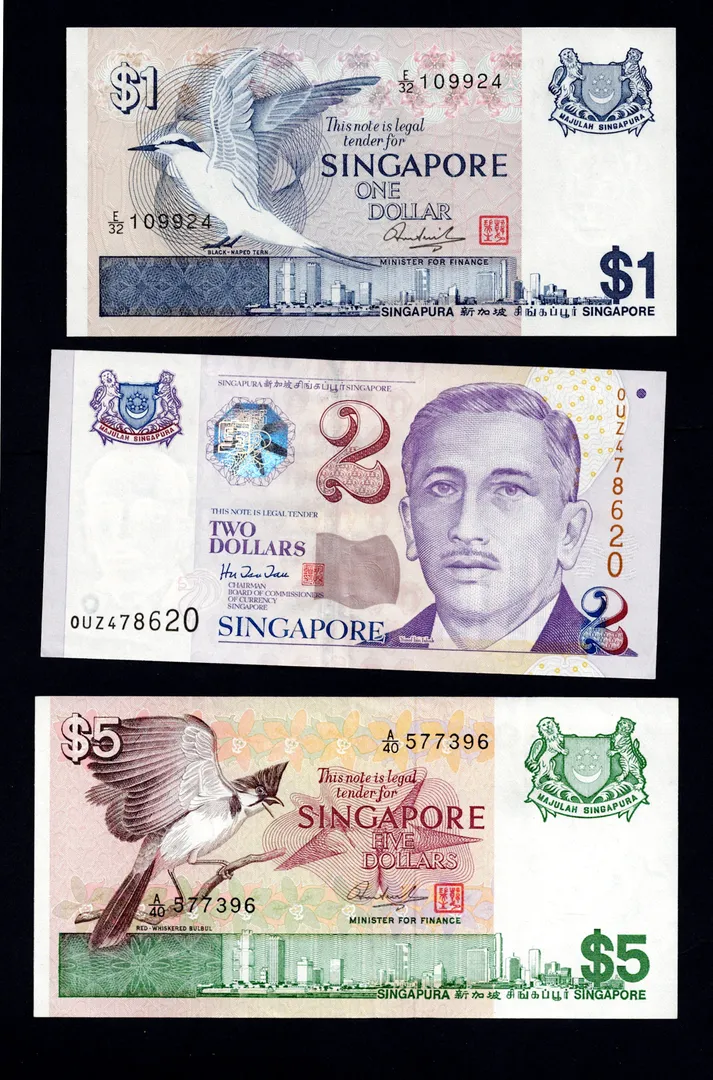 Lot 10 — Singapore $1, $2 & $5 Mixed Series Banknote Group